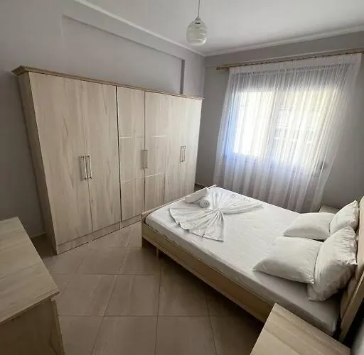 Apartment Sleek Cityscape *