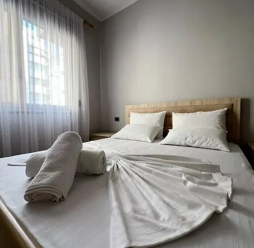 Sleek Cityscape Apartamento Vlorë